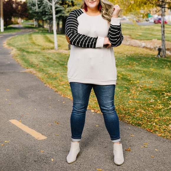 FINAL SALE❗️Suede Elbow Patch Raglan Sleeve Top - Picture 7 of 8